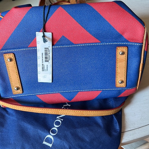 Dooney & Bourke Red & Blue Chevrons Duster included Like new condition, no flaws - Picture 5 of 5